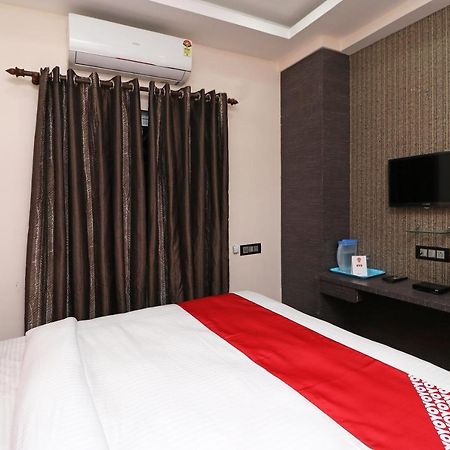Oyo 11723 Hotel Barney Grand Guwahati Luaran gambar