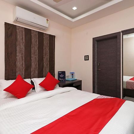 Oyo 11723 Hotel Barney Grand Guwahati Luaran gambar