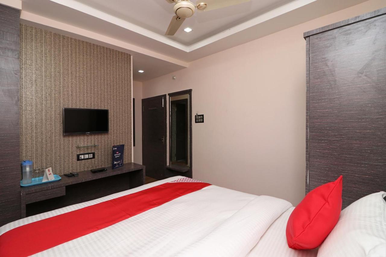 Oyo 11723 Hotel Barney Grand Guwahati Luaran gambar