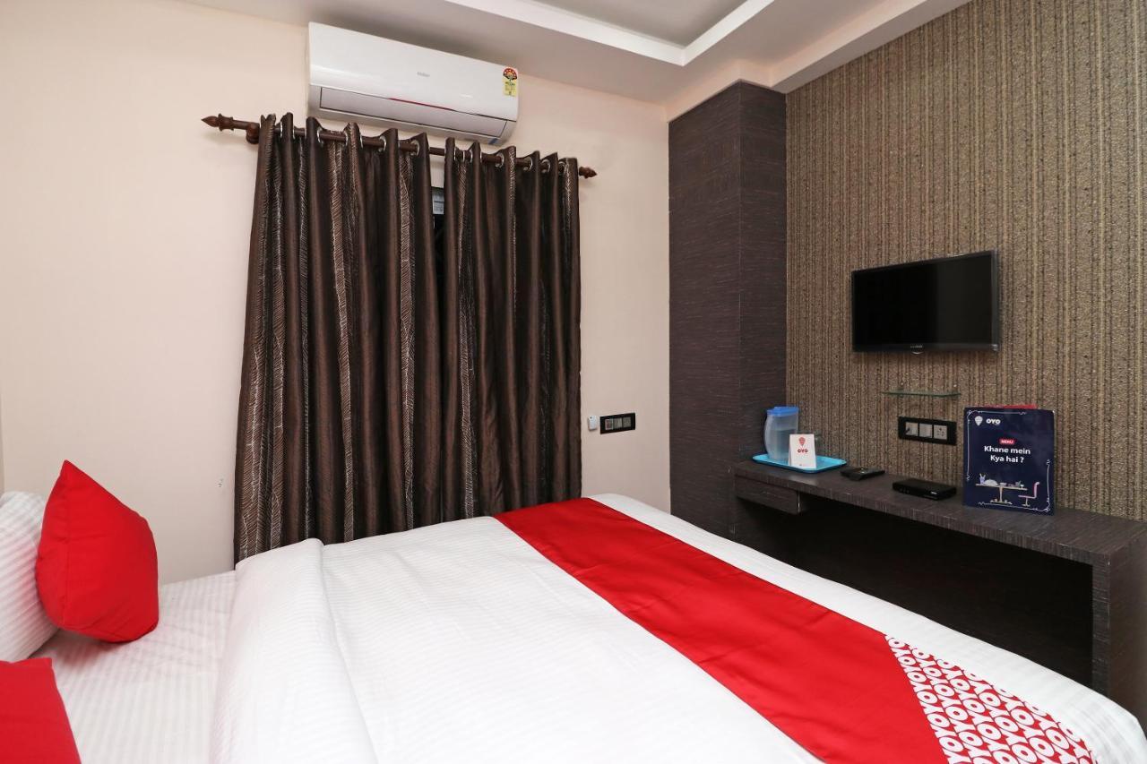 Oyo 11723 Hotel Barney Grand Guwahati Luaran gambar
