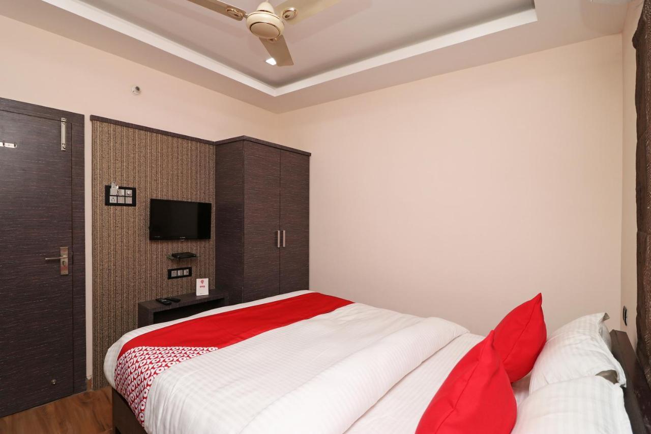 Oyo 11723 Hotel Barney Grand Guwahati Luaran gambar