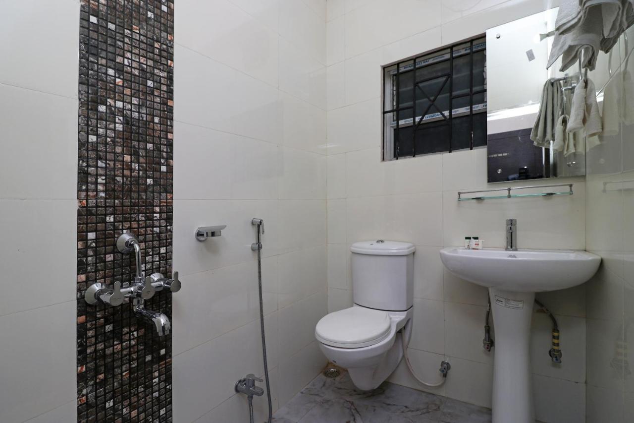 Oyo 11723 Hotel Barney Grand Guwahati Luaran gambar