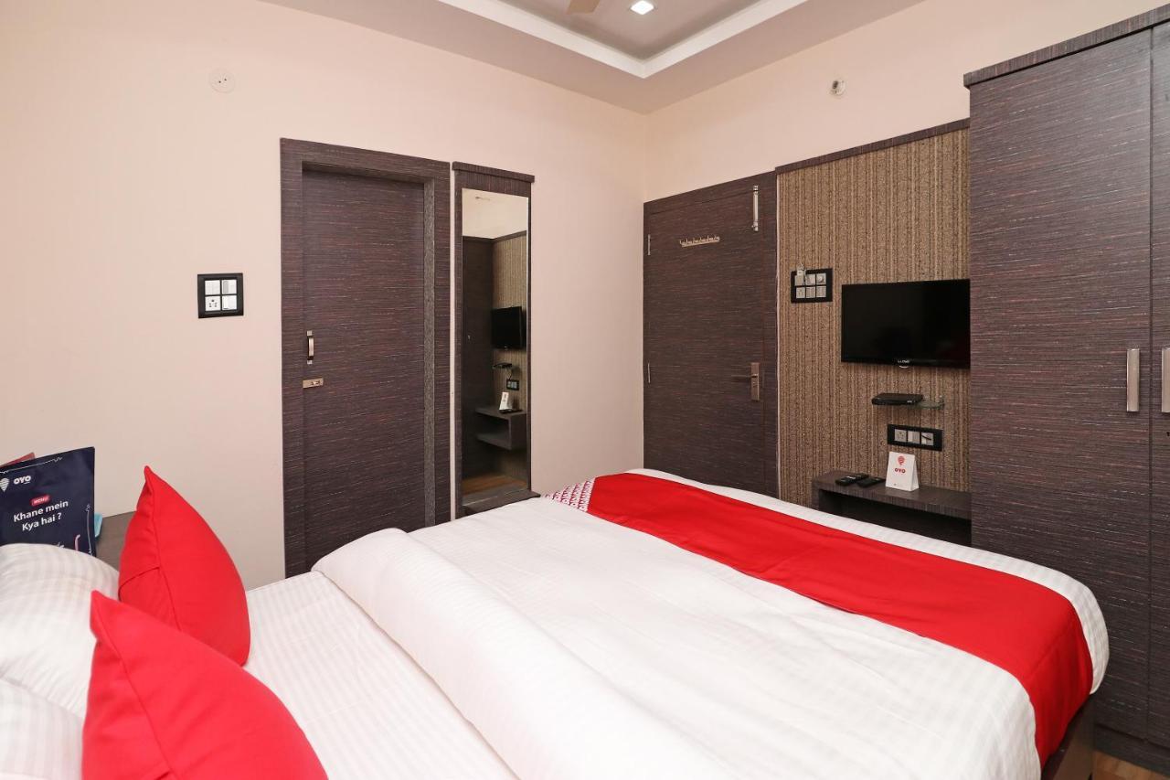 Oyo 11723 Hotel Barney Grand Guwahati Luaran gambar