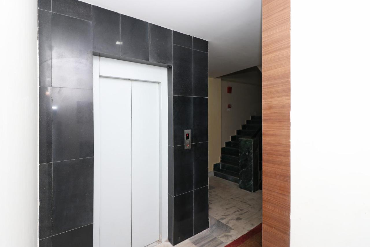 Oyo 11723 Hotel Barney Grand Guwahati Luaran gambar