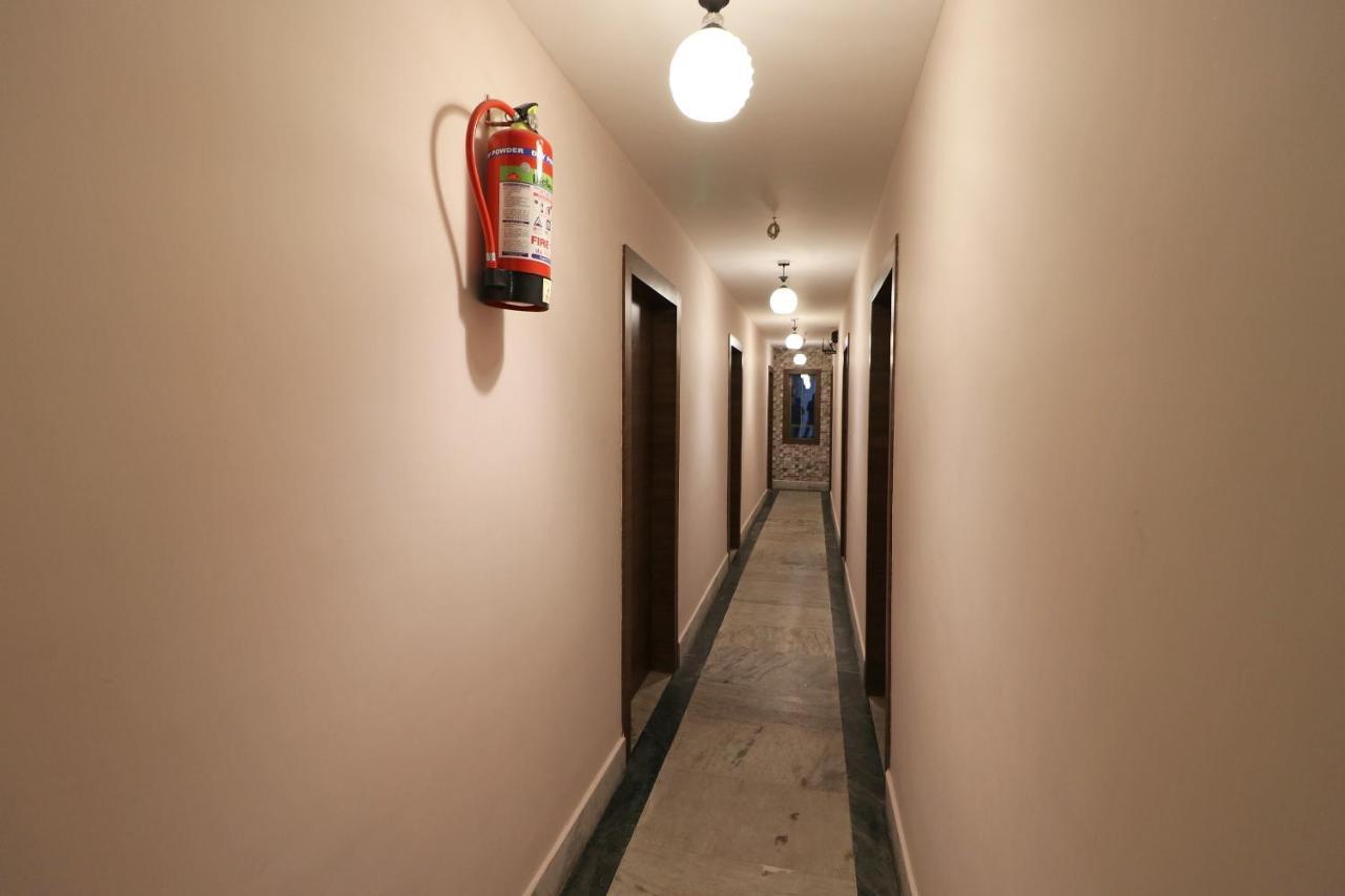 Oyo 11723 Hotel Barney Grand Guwahati Luaran gambar